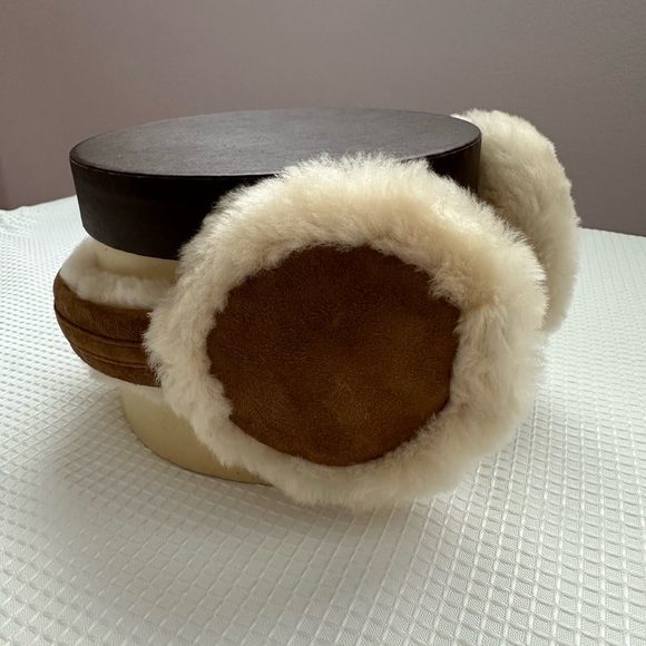 SOLD New Ugg Sheep Skin Shearling EarMuffs Natural Color Adults Buckle $75 - Picture 4 of 11
